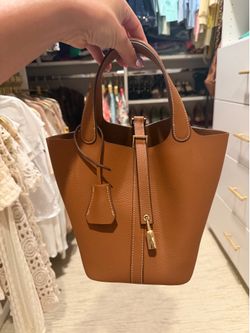 Leather handbag never worn
