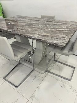 Dining set of 5 pieces