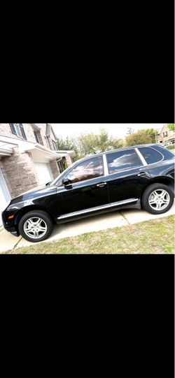 Porsche Cayenne SUV Black