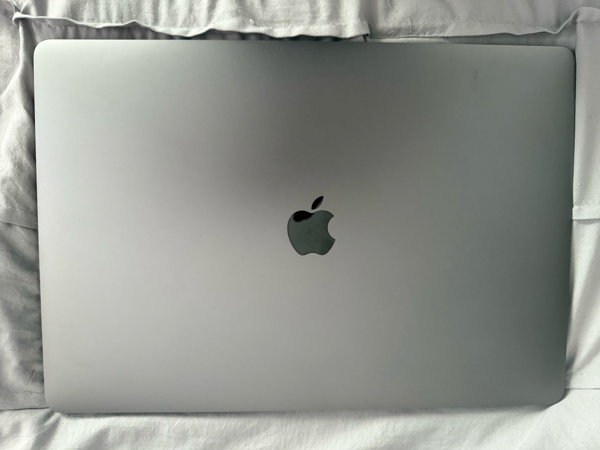 15” MacBook Pro I7 2019