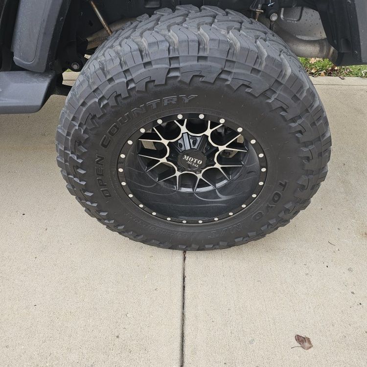 Jeep wheels & tires