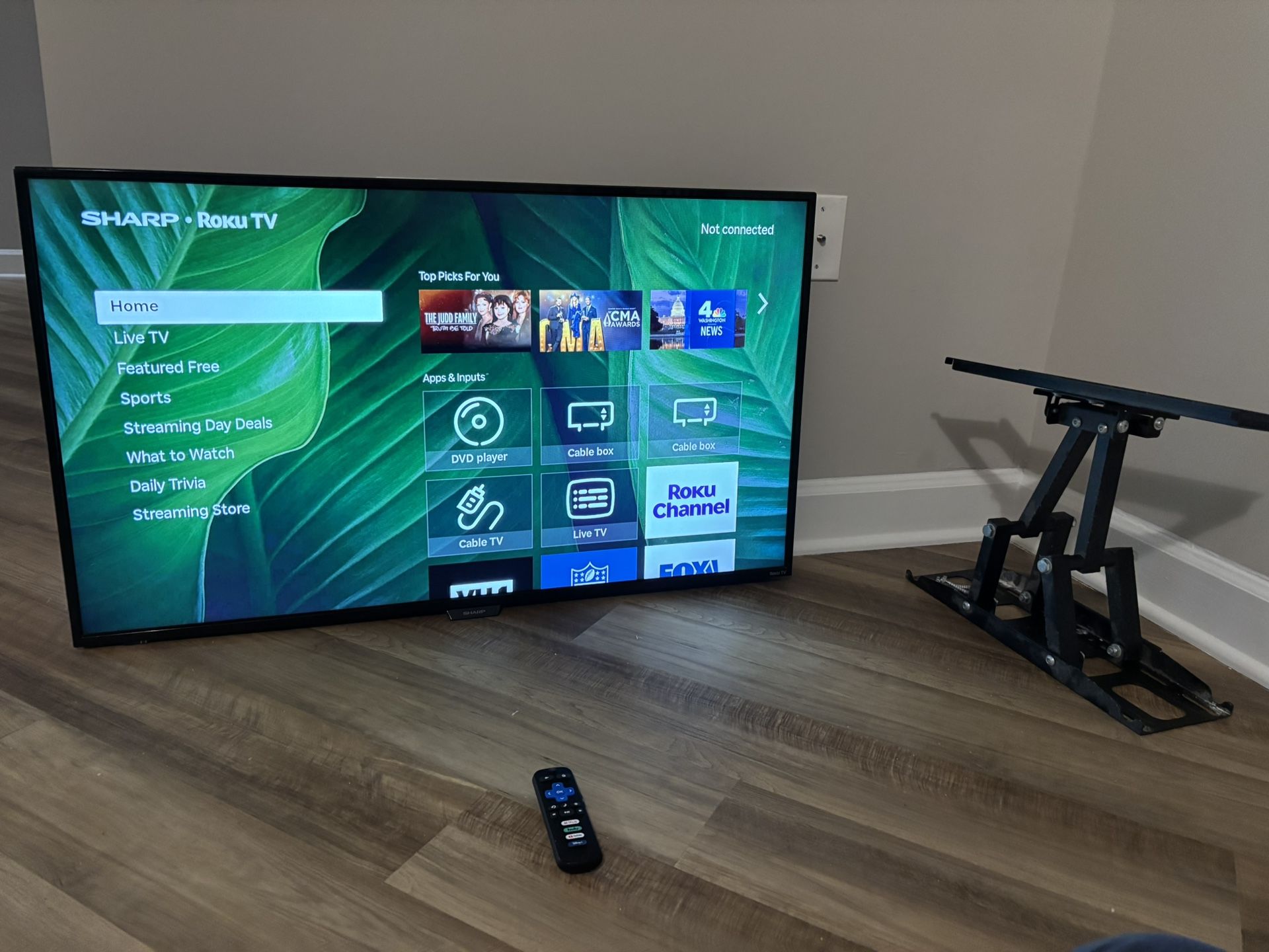 42 ‘ Sharp Roku Tv With Mount