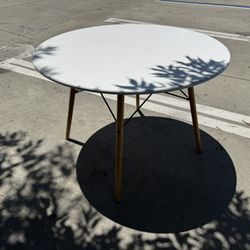 White Circular Wooden Dining Table 