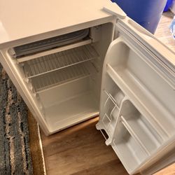 Mini Fridge 