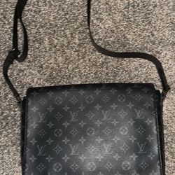 Louis Vuitton Messenger Bag