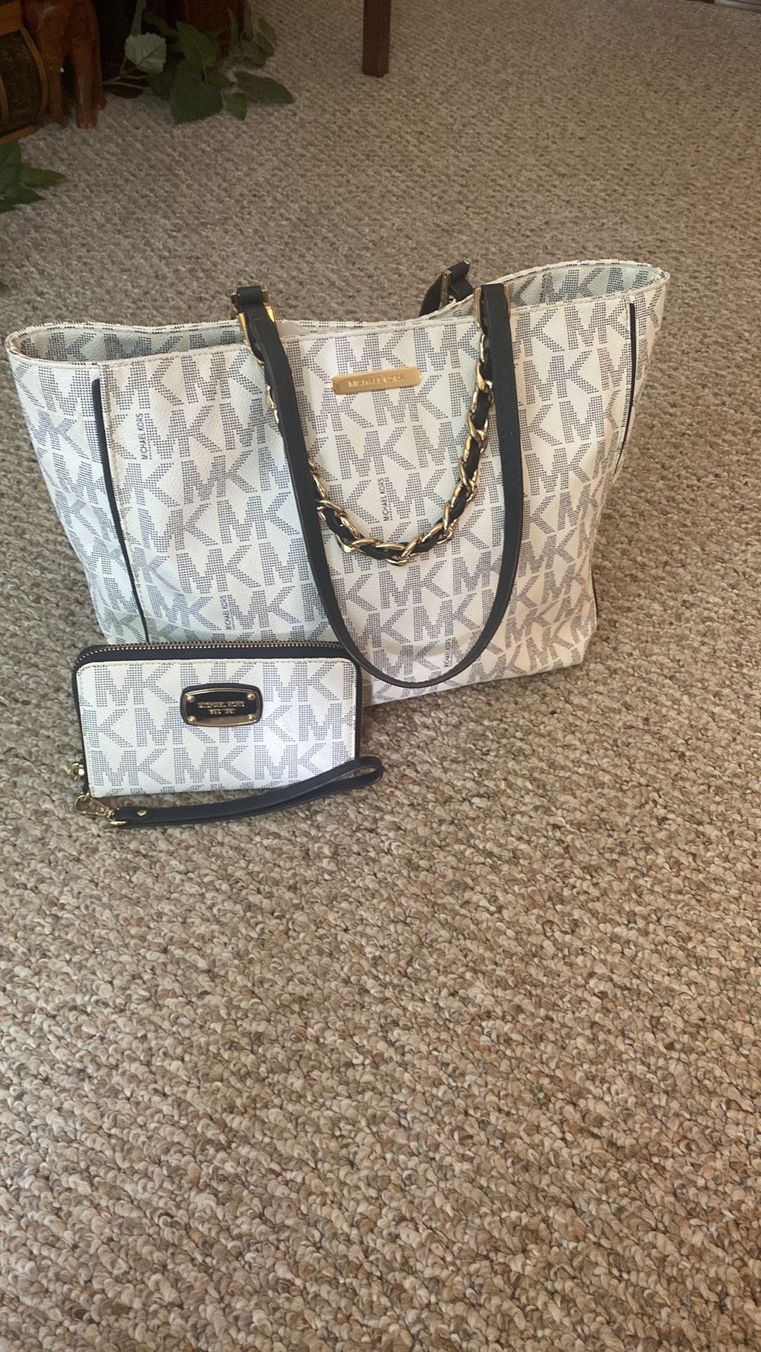 2 pc Michael Kors Navy & White Large Harper E/W Tote Bag and Wallet