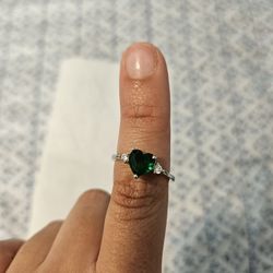 (FAKE SILVER ) Green Heart Ring 