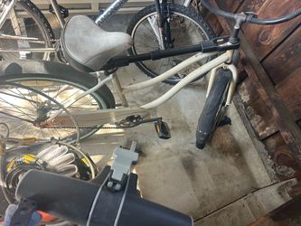 Huffy Cruiser Bike – Comfortable Ride – Great for Beach & Neighborhood