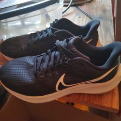 Women's Size 7 Nike Air Zoom