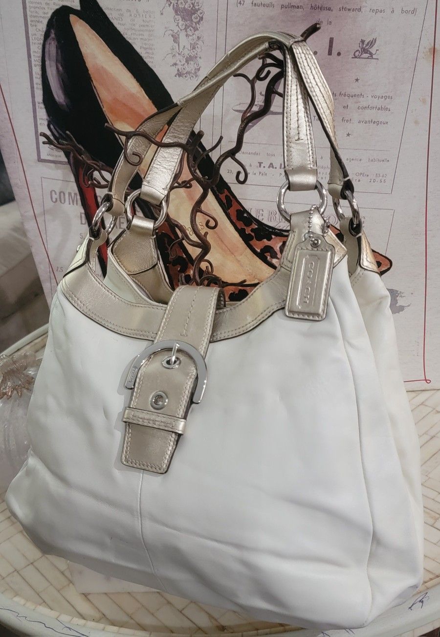 Coach Shouder Bag Ivory And Gold