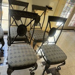 6 wrought iron chair in pristine condition