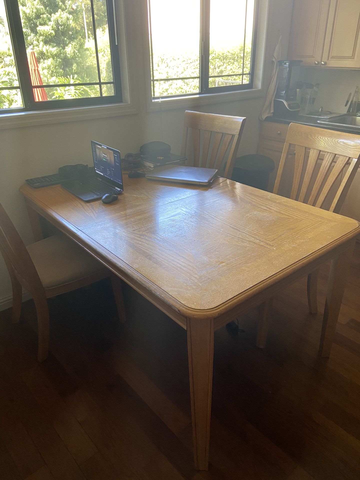 Table/Dining Table