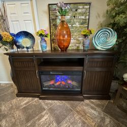 Beautiful Fireplace/tv Stand In Excellent Condition 78” Inch Long 