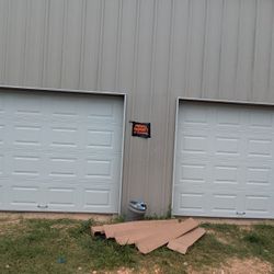 Garage Door/Puerta De Garage 
