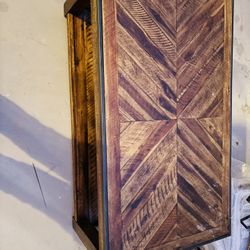 Coffee Table: Adjustable Top