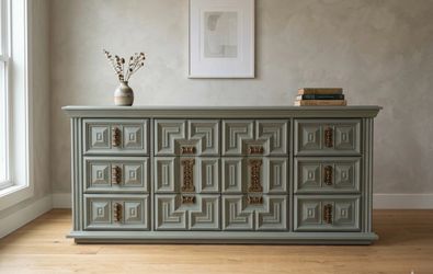 Vintage 9-Drawer Dresser
