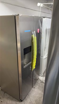 Whirlpool side by side refrigerator