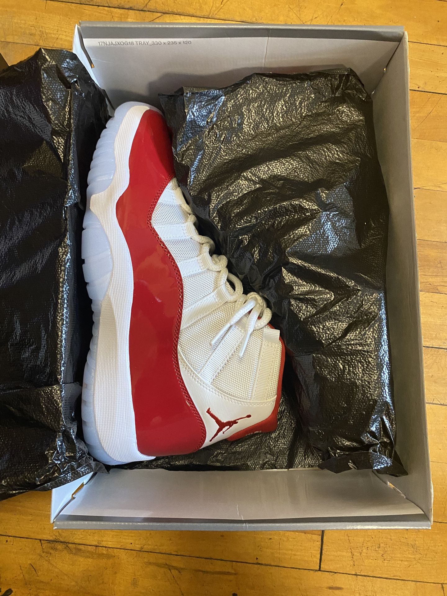 Jordan Cherry 11’s Size 9