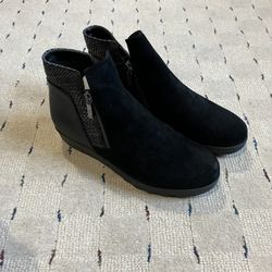 The FLEXX Black Booties Size 7.5
