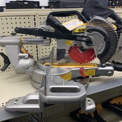 DEWALT 20V MAX Cordless 7-1/4 in. Sliding Miter Saw