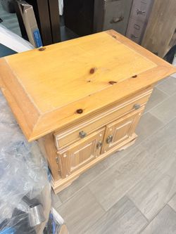 Set Of 2 Wood End Tables