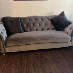 GREY COUCH WITH DIAMOND BUTTONS 