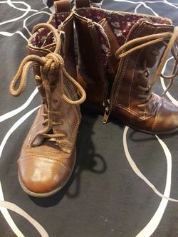 Cute brown boots. Size 8