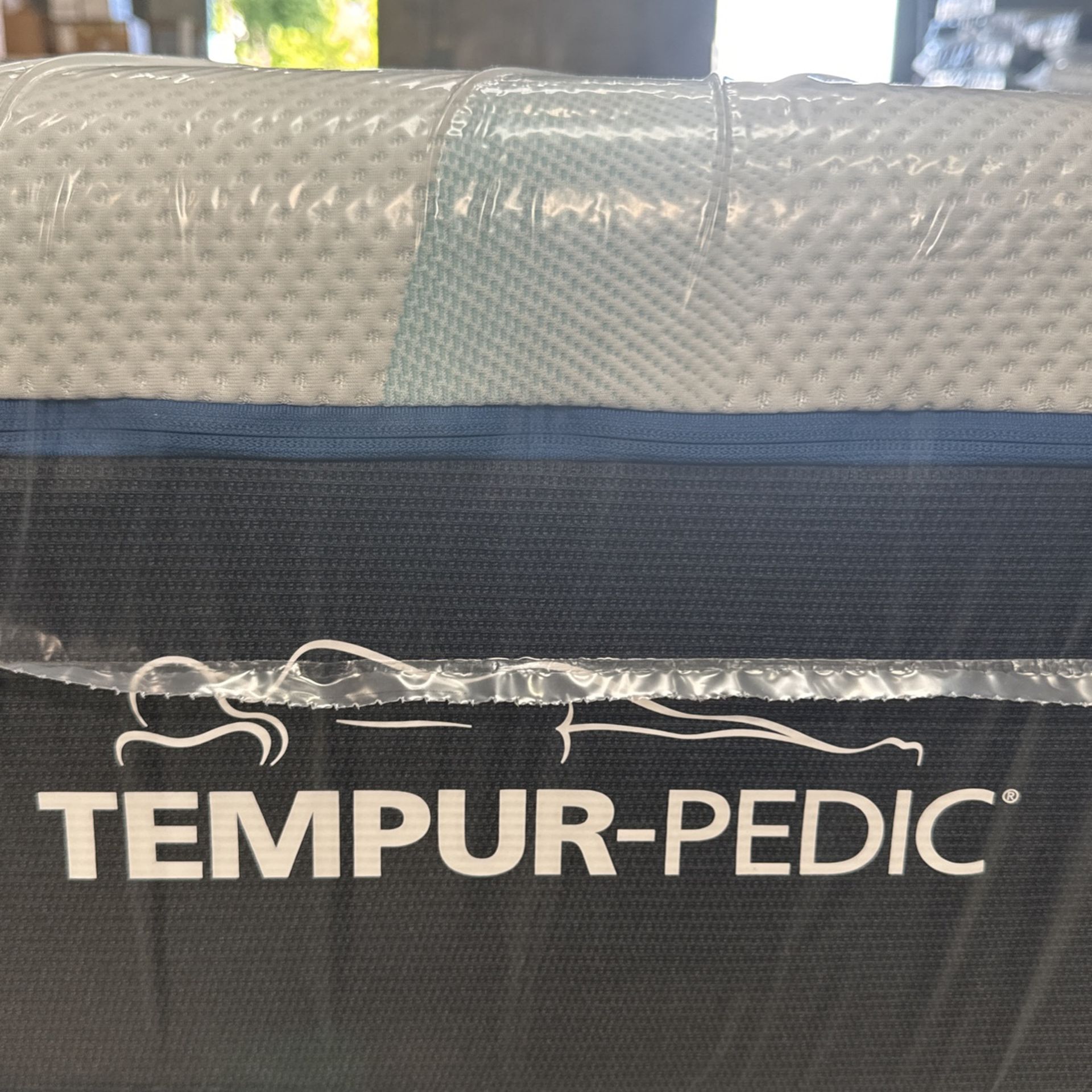 Tempurpedic LuxeAdapt (soft)