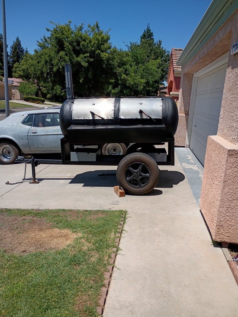 Huge Barbecue Portable $1,000