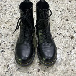 Doc Marten Leather Lace Up Boots Size 7 (women’s)