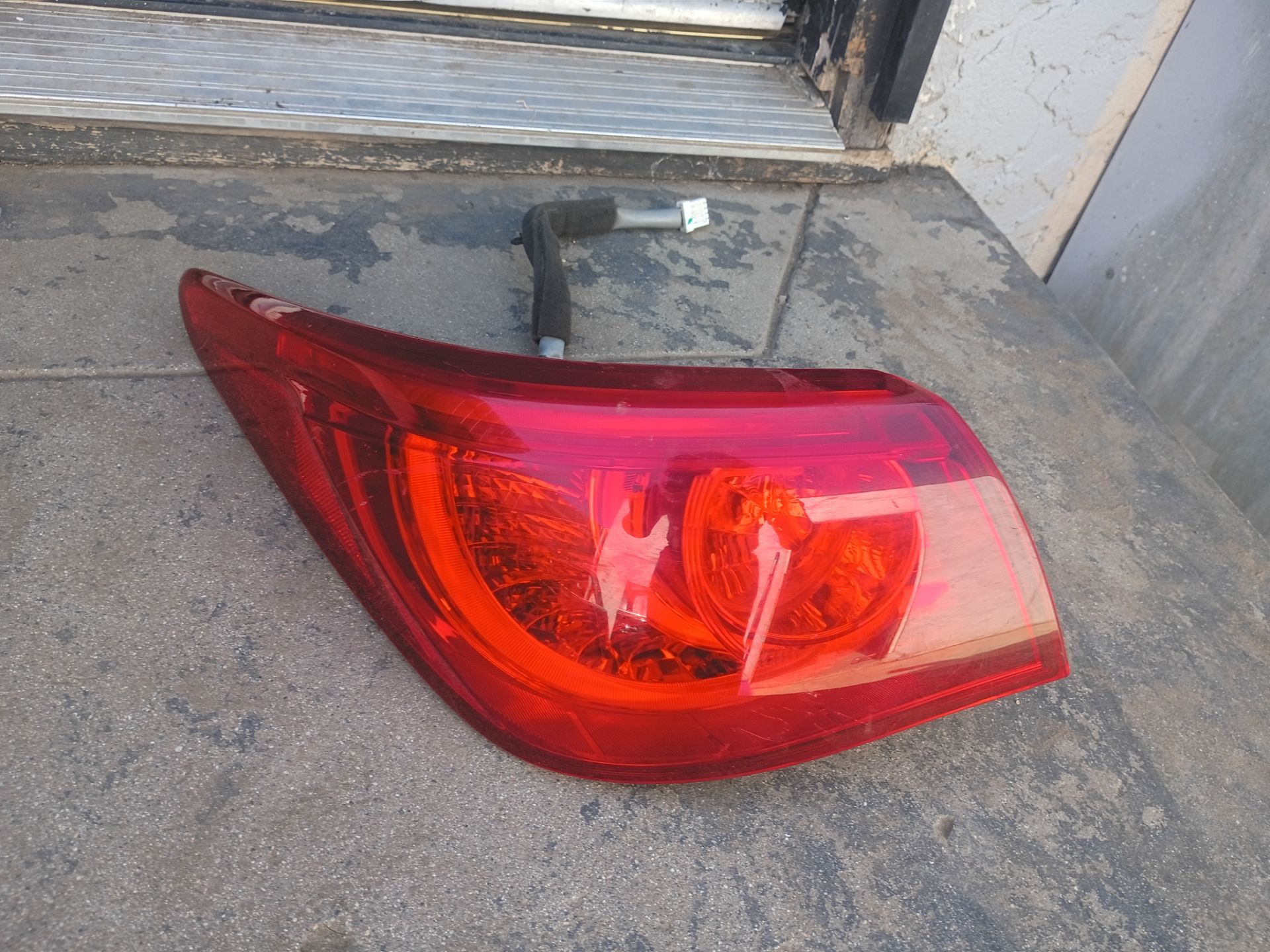 Infiniti Q50 driver side taillight 2014-2017