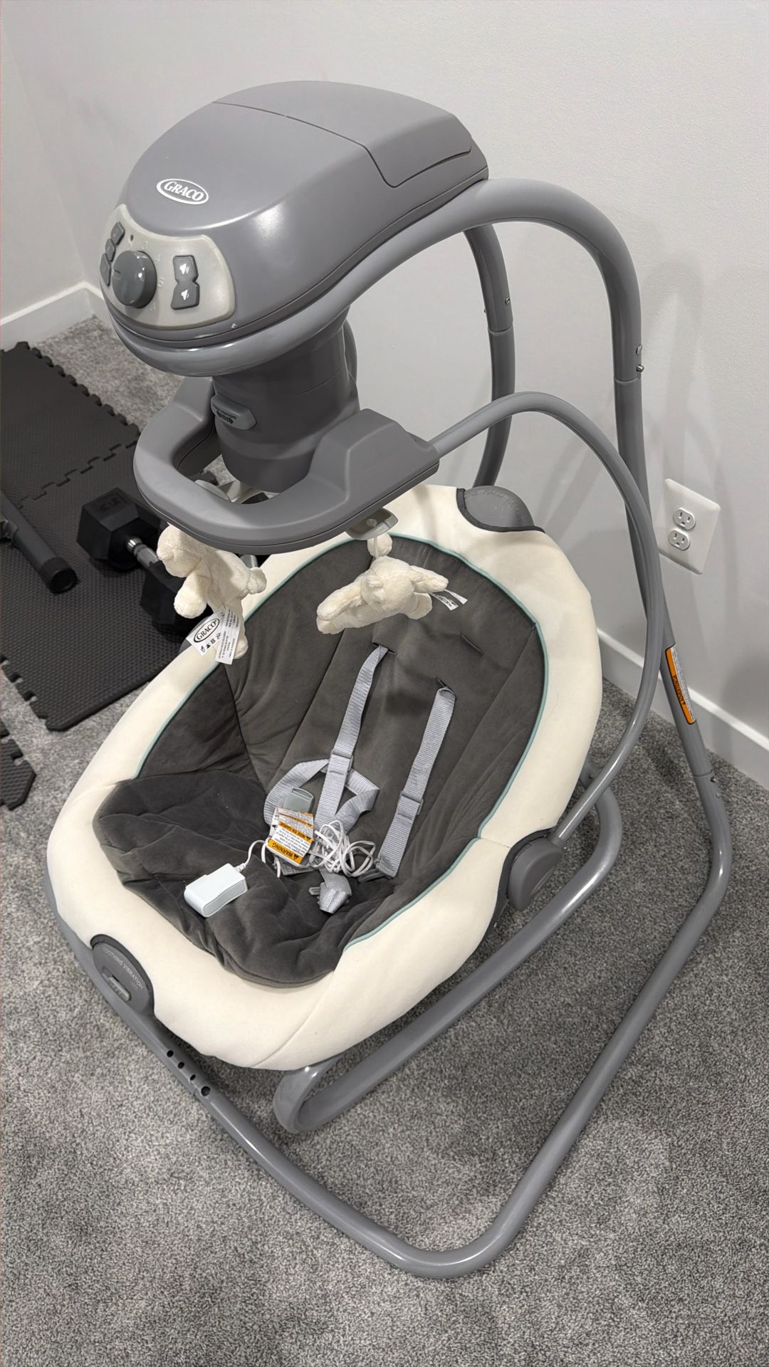 Graco Baby Swinging (electric) Looks New And Hardly Used.