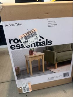 2 wood accent tables/ nightstands