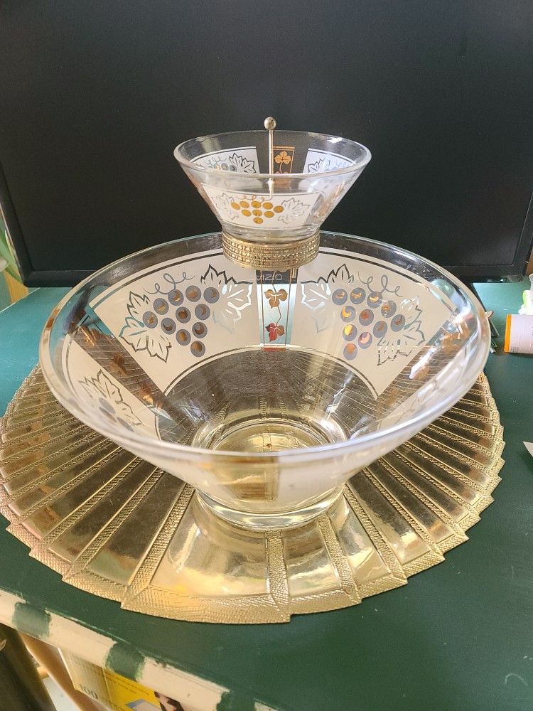 Vintage Grapes/Leafs Chip And Dip Bowls