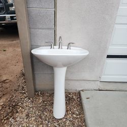 Pedestal Sink With Faucet And Drain