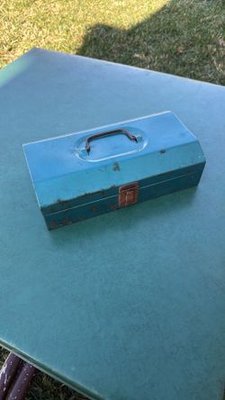 Vintage Bernz-O-Matic torch storage box. 