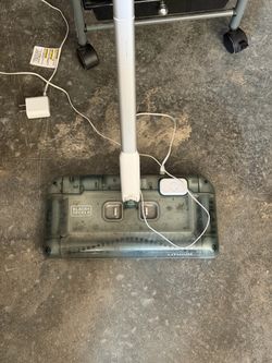 POWERED FLOOR SWEEPER Black & Decker