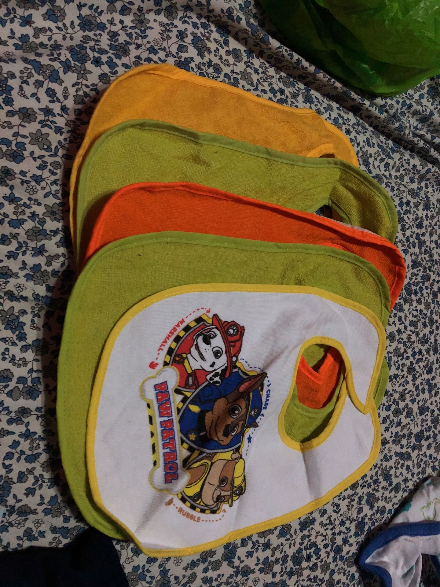 Baberos nuevos sin etiqueta