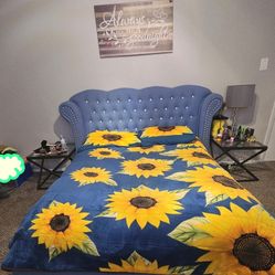 Cama Full Con Colchón Y 2 Mesitas