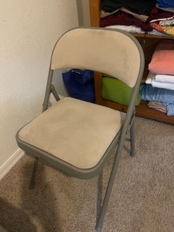 4 Cushion Folding Chairs