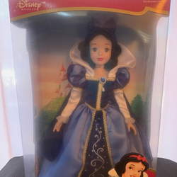 Disney’s Princess Snow White Porcelain Keepsake Doll Holiday Jewels Edition 2003