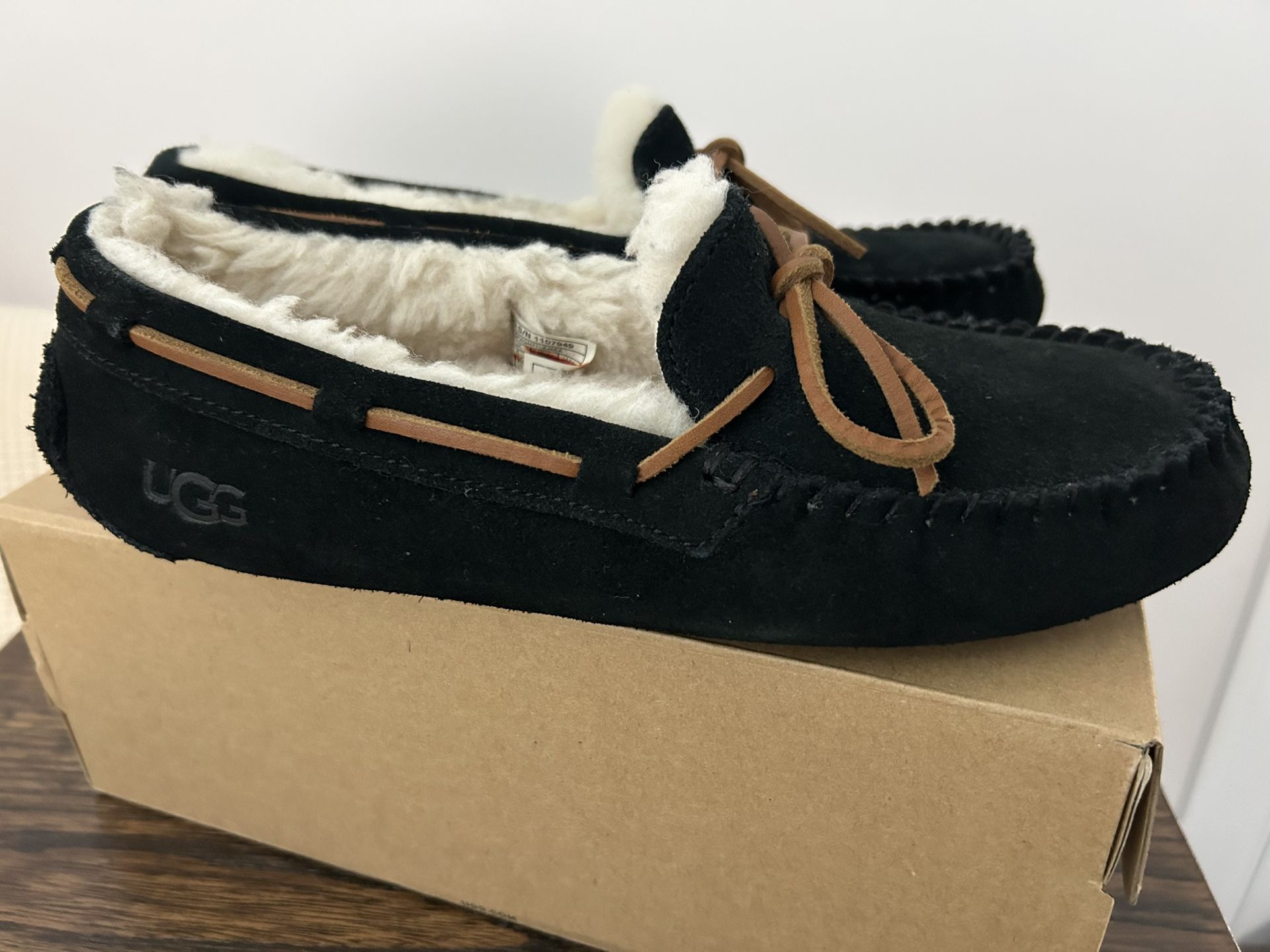 UGG Dakota Women’s Slippers Size 7