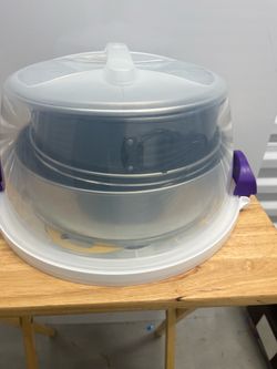 Cake Carrier with Clear Dome Lid