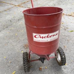 Seed Or Fertilizer Spreader 