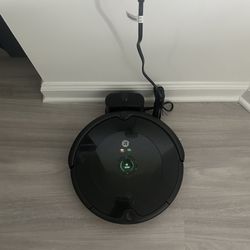 iRobot Roomba 692 Robot Vacuum