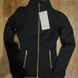 Lululemon jacket color black send offers