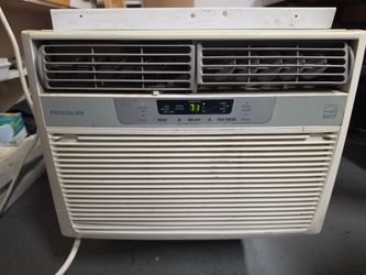 FRIGIDAIRE   ROOMS  BTU 12.000