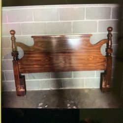 🎄FULL/QUEEN  SIZE WOOD BED WITH METAL RAIL FRAME, MATRESS AND BOXSPRING INCLUDED 🎄