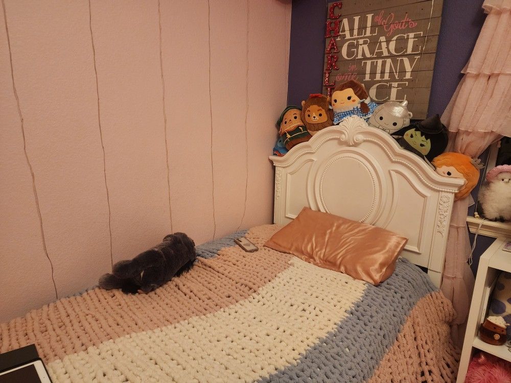white twin bedroom set