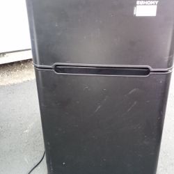 Euhomy  Mini Fridge  Black 19.7inch 3.2 Cu.ft